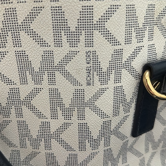 Michael Kors purse - Picture 7 of 8